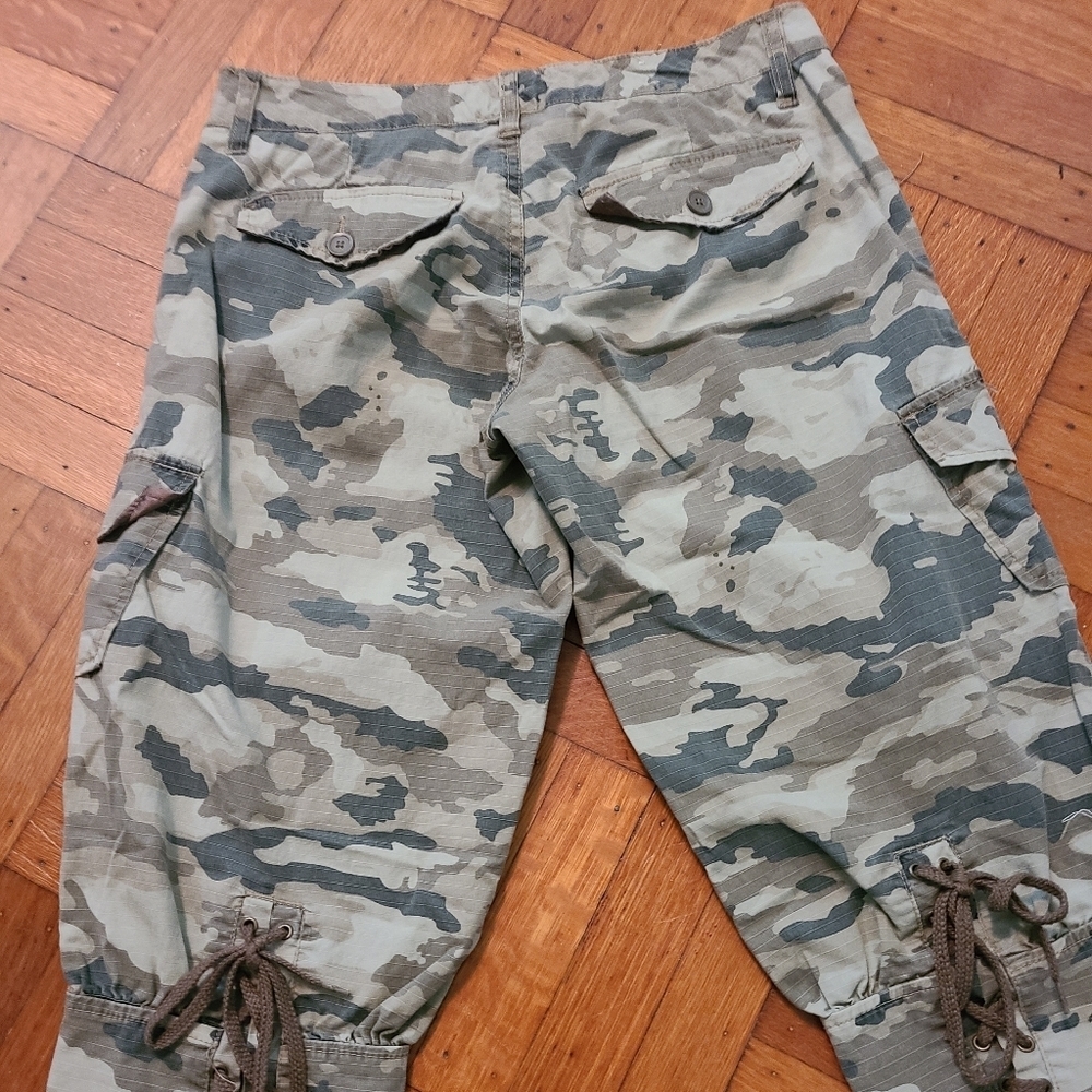 HOST🔥🔥PICK Camo cropped jeans - Picture 6 of 7